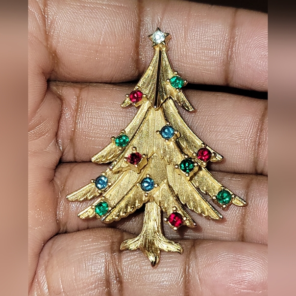 Trifari Jewelry - Vintage Trifari Signed Christmas Tree Pin Brooch Rhinestones Gold Tone